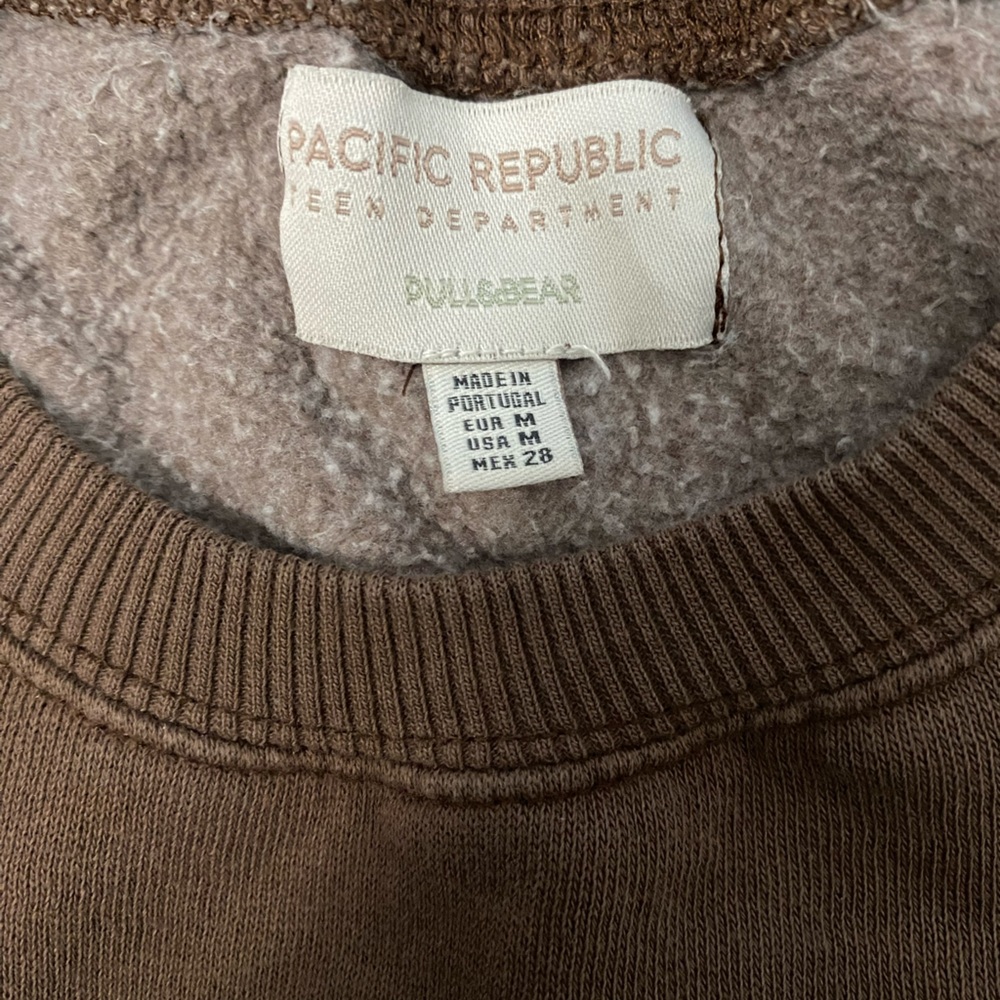 Embroidered Sweatshirt and jeans - Picture 6 of 8